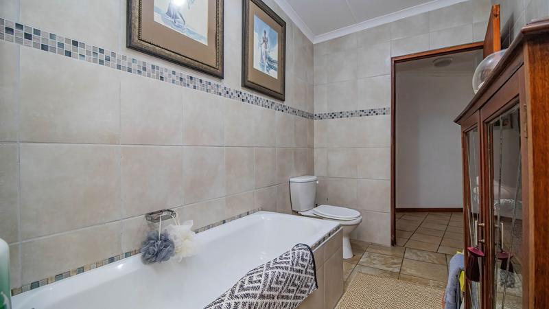 5 Bedroom Property for Sale in Fraaiuitsig Western Cape